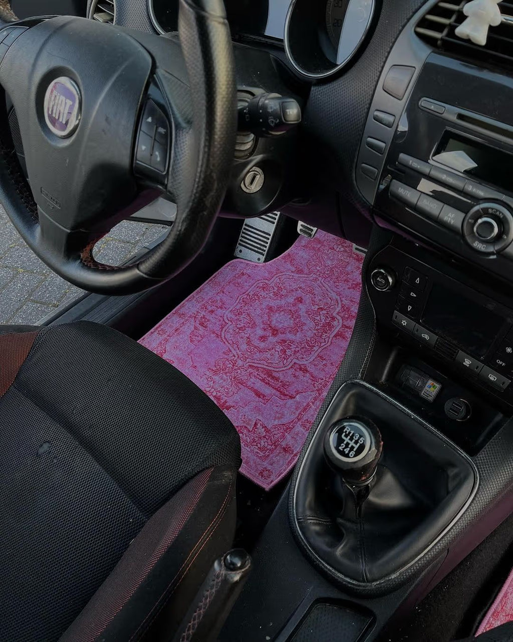 Tapis de voiture LASKA — Style oriental rose poudré | Universel